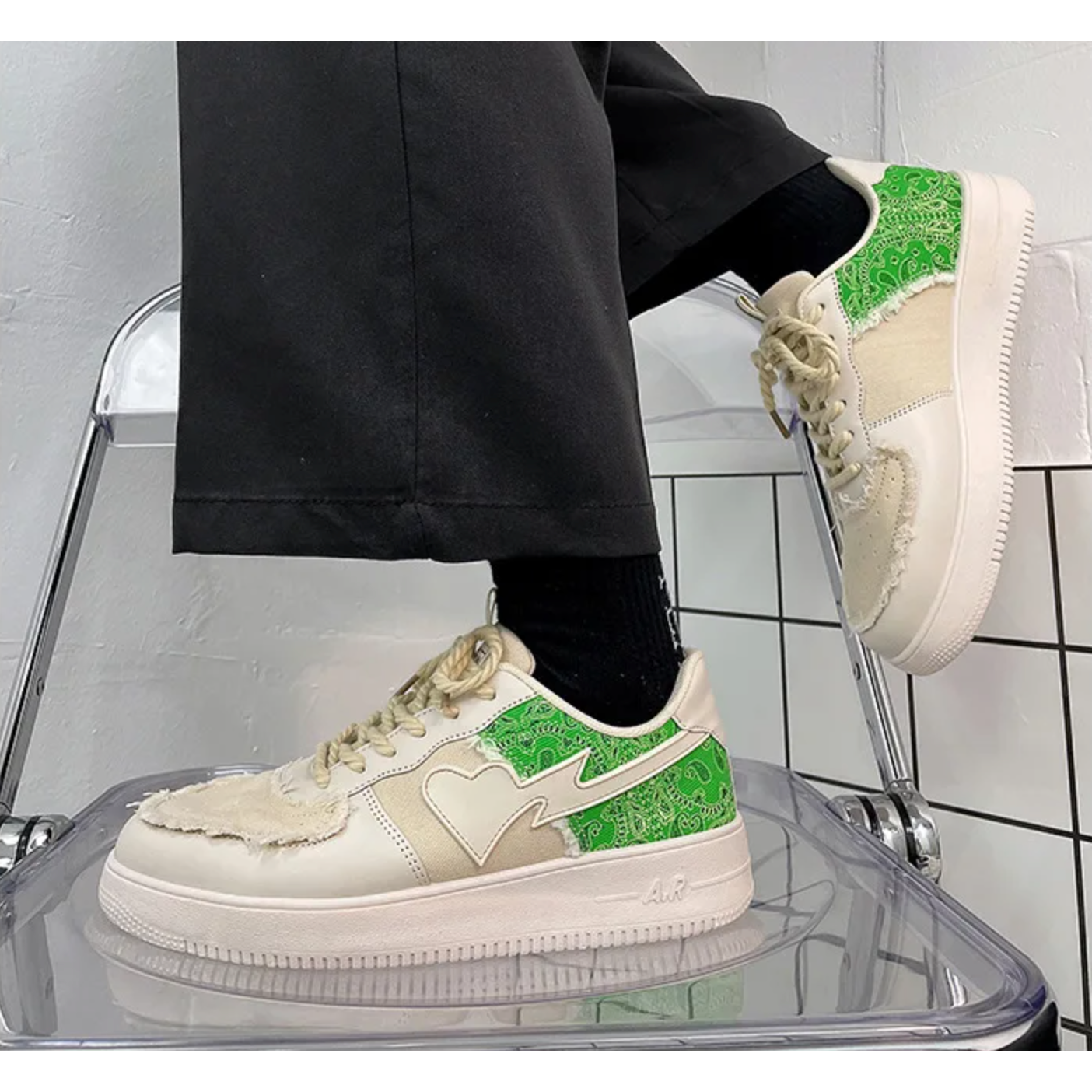 HYPExSTORE® RETRO HEARTED LOW TOP SNEAKER