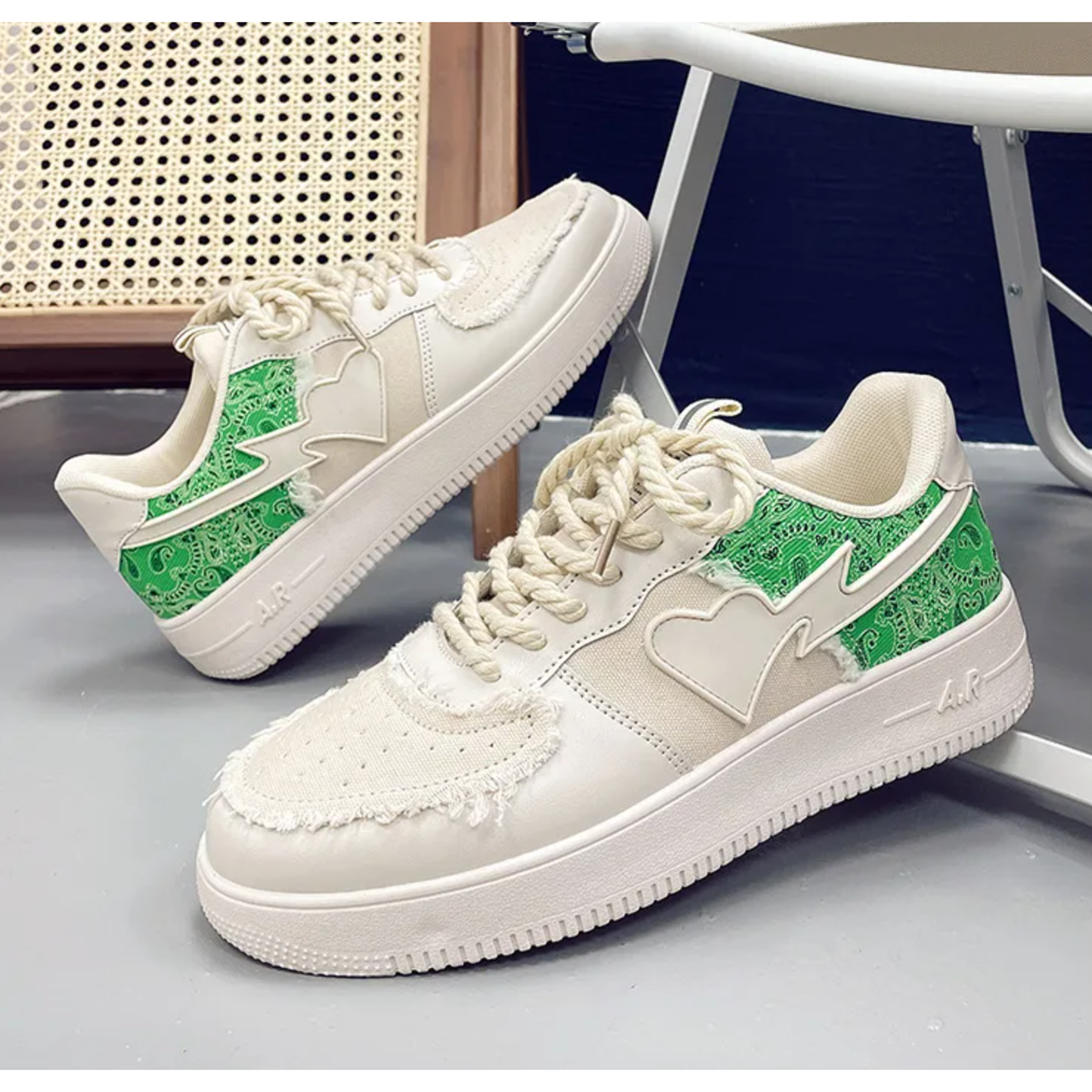 HYPExSTORE® RETRO HEARTED LOW TOP SNEAKER